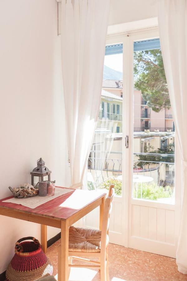 Primo Piano Bed & Breakfast Монеглия Екстериор снимка